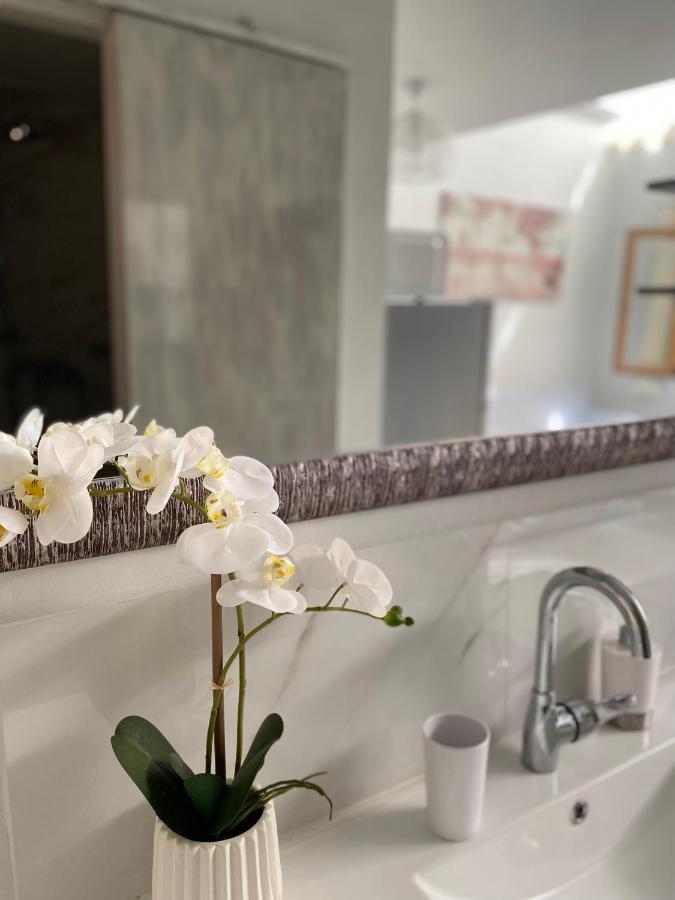 "Tete A Tete" Lux Apart In The Most Beautiful Street Of Town Rhodes City Eksteriør bilde
